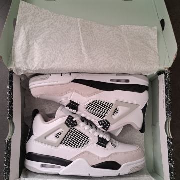 AIR JORDAN 4 RETRO - Military Black (42.5)