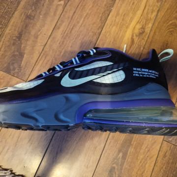 Nike AIR MAX 270 REACT