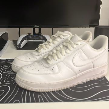 Nike airforce 1 broj 42