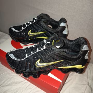Nike tenisice Shox br. 43 Nove
