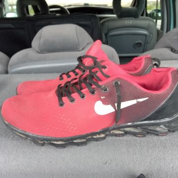 Nike br 44 kvalitetne i vrlo udobne tenisice bez oštećenja