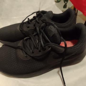 Nike br 44 kvalitetne i vrlo udobne tenisice