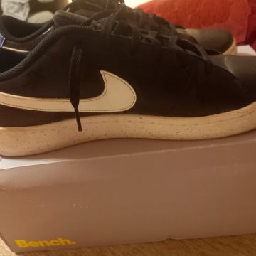 NIKE COURT ROYALE BROJ 47