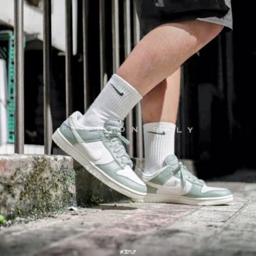 Nike Dunk Low Mica Green EU 44.5 US 10.5 UK 9.5 cm 28.5