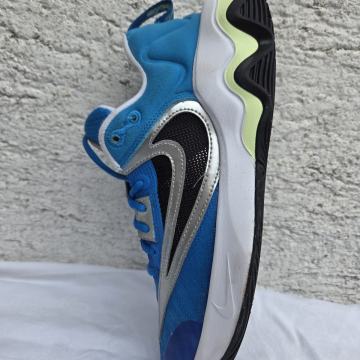 Nike Giannis Immortality 3 muške tenisice EUR 41