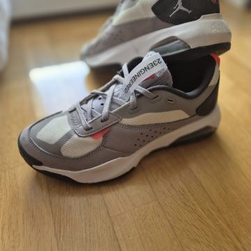 Nike Jordan
Air, broj 40