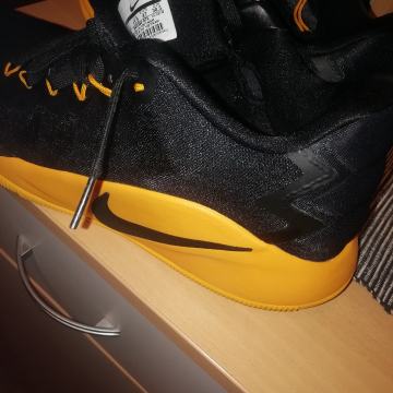 Nike kosarkaske tenisice br 47