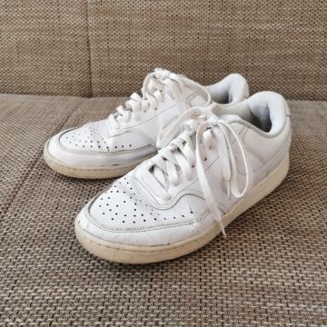 Nike kožne bijele tenisice br. 41 (26,5 cm) 10 eura, Zagreb