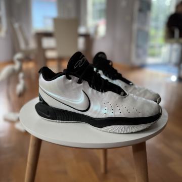 Nike LeBron XXI Conchiolin košarkaške tenisice vel. 43