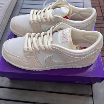 Nike SB Dunk Low “City of love” 45