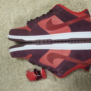 Nike SB Dunk Low Pro Cherry