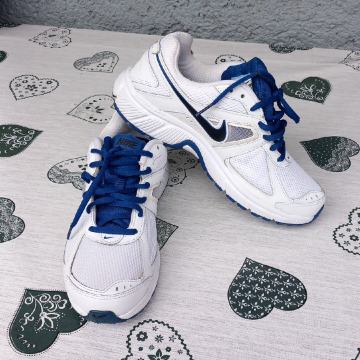 NIKE TENESICE 40BR 25CM GAZ..NOVO..