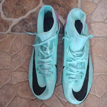 Nike tenisice 44 za umjetnu travu