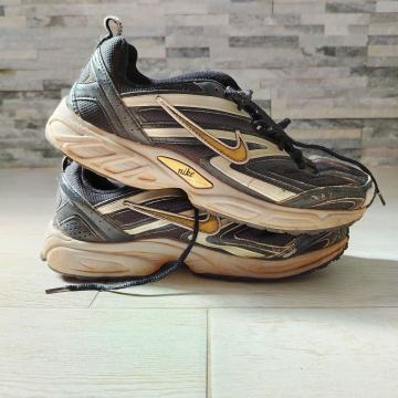 Nike tenisice broj 44