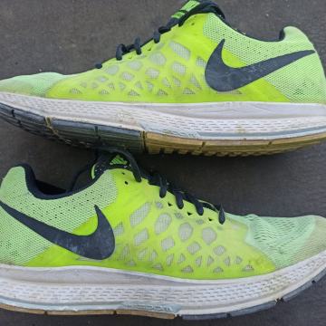 NIKE tenisice (broj 44)