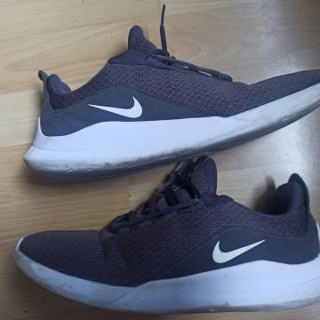 NIKE tenisice (broj 45)