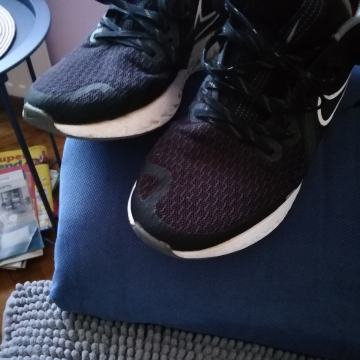 NIKE TENISICE  legnd reast br 45.5