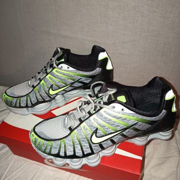 Nike tenisice Shox br. 43