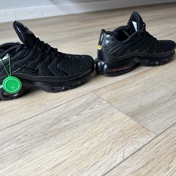 Nike tn triplle black