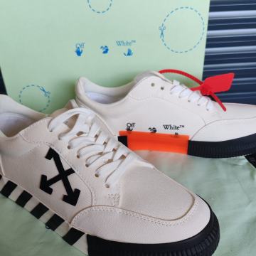 NoVo! Off white - br.45.