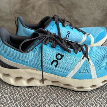 Novo, On Running Cloudsurfer Trail tenisice