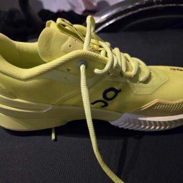 On The Roger Pro 2 patike za tenis broj EU 41/UK 7,5