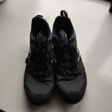 Prodajem Adidas Terrex tenisice vodonepropusne broj 49