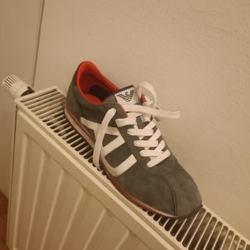 PRODAJEM Armani tenisice u jako dobrom stanju