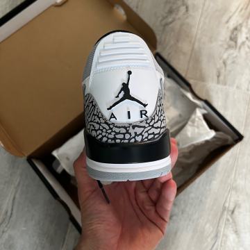 Prodajem nove Jordan tenisice, Legacy 312, broj 45!