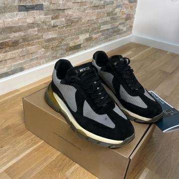 Prodajem Mercer tenesice