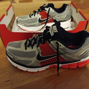 Prodajem muske tenisice