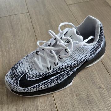 Prodajem Nike tenisice za košarka