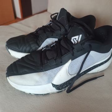 Prodajem nošene Nike Zoom Freak 5