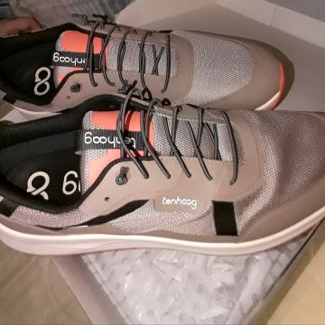 Prodajem potpuno nove tenisice Tenhaag broj 45