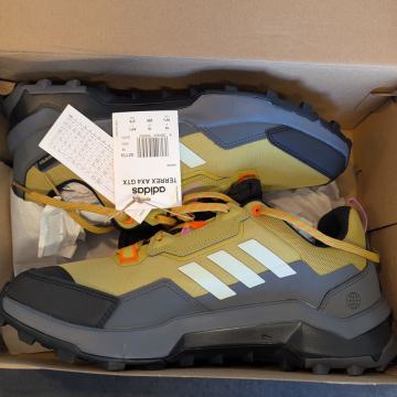 Prodajem teniseice Terrex AX4 GTX