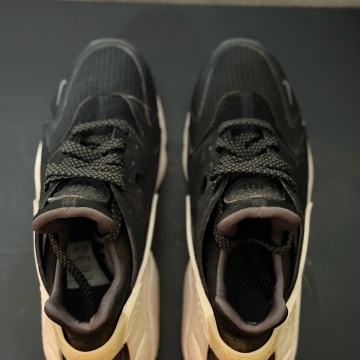 Prodajem tenisice Nike Air Huarache kao nove!