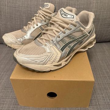 Prodajem tensice Asics Gel-Kayano 14, vel 45