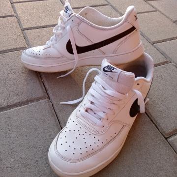 Prodaju se muške tenisice