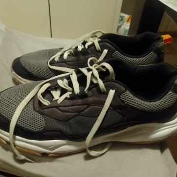 Puul bear br 46 kvalitetne udobne tenisice