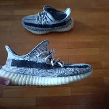 Rabljene Yeezy Zyon tenisice