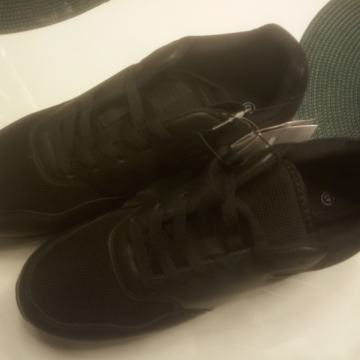 CRNE TENISICE BR. 43 i 42 - NOVO