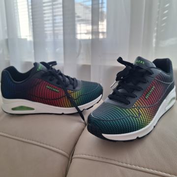 Skechers tenisice br 41