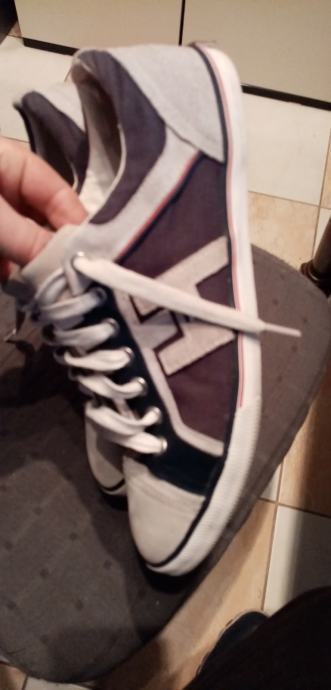 T.Hlfiger br.43 kvalitetne udobne i ravne tenisice