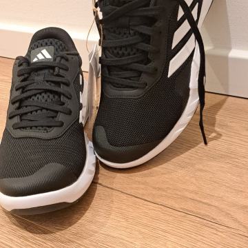 tenisice adidas 42 2/3 NOVO