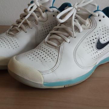 Tenisice Nike zoom br.37.5
