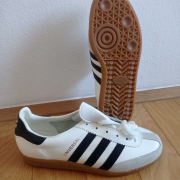 Tenisice Adidas Univerzal broj 39 vintage