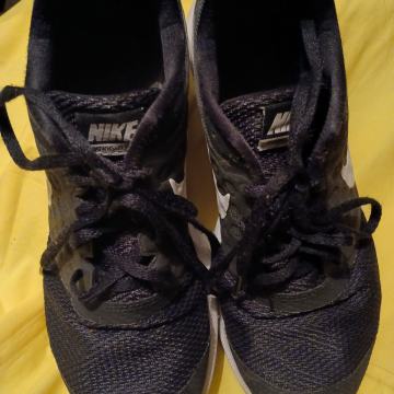 TENISICE  br.40-NIKE