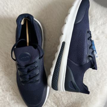 Tenisice Geox 44 broj NOVO ORGINAL