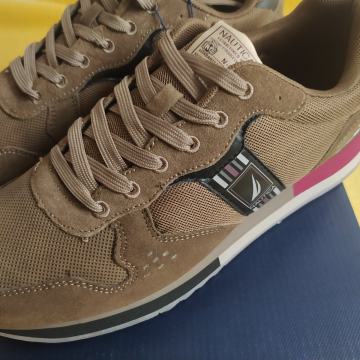 Tenisice muške "Nautica" br 44 nove u kutiji - Posebne Smeđe