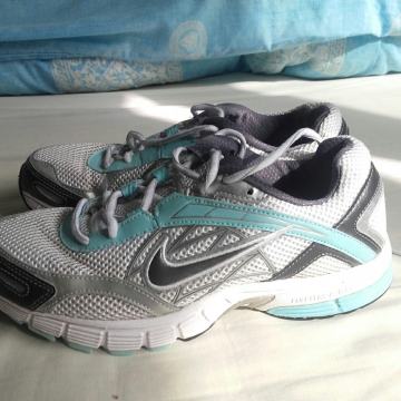 Tenisice (38) nike alaris